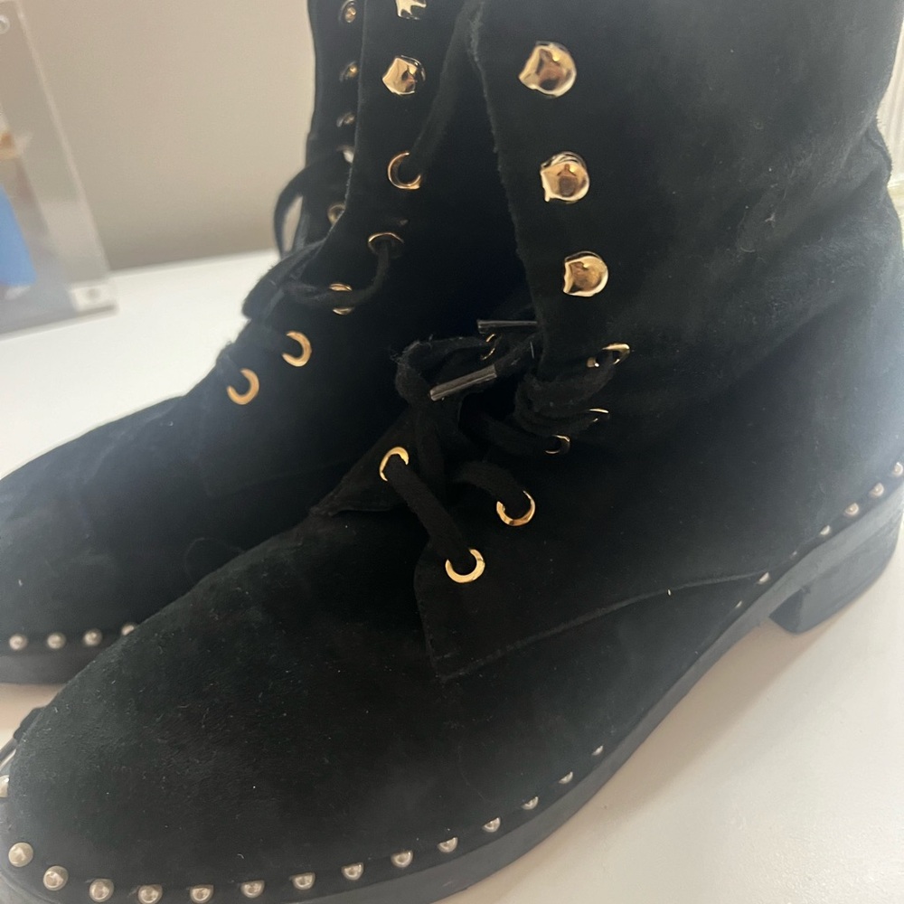 Black and Gold Ankle Boots with Sturdy Sole